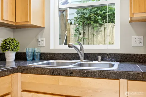 9054 17th Ave SW Seattle WA 98106