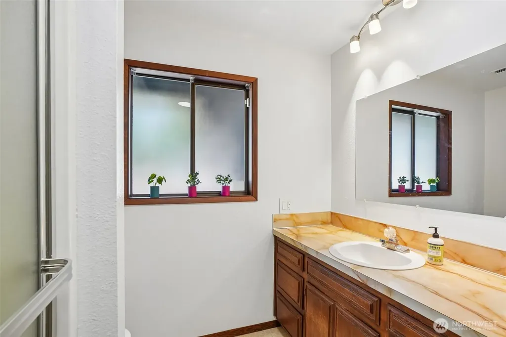 103 N 21st Avenue Kelso WA 98626