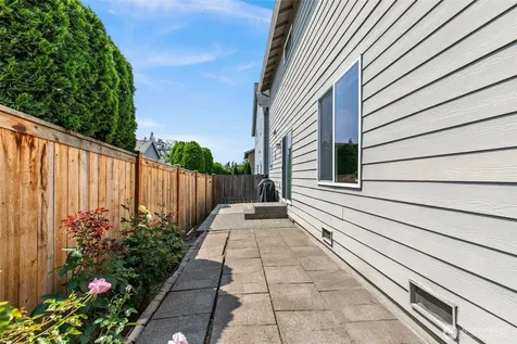1126 144th Place SW Lynnwood WA 98087