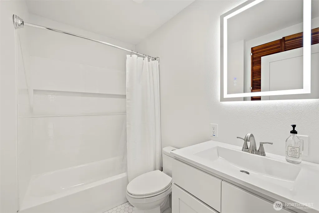 7056 S 128th Street Seattle WA 98178