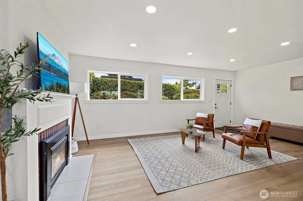7056 S 128th Street Seattle WA 98178