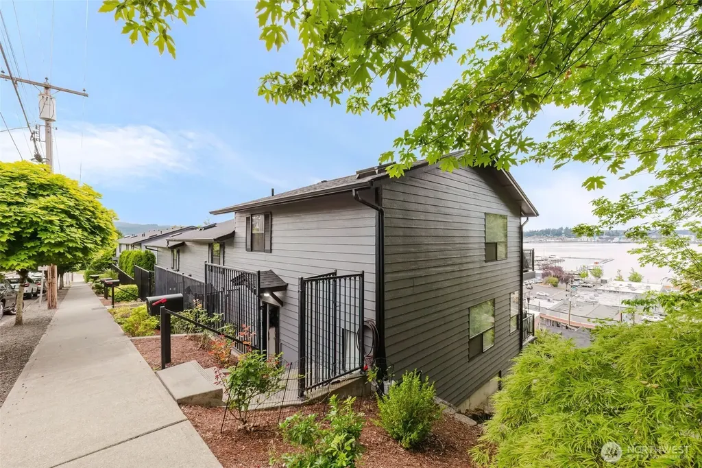 819 Kitsap Street Port Orchard WA 98366