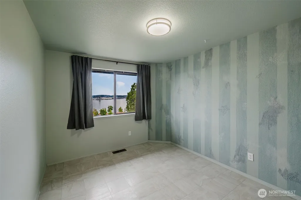 819 Kitsap Street Port Orchard WA 98366