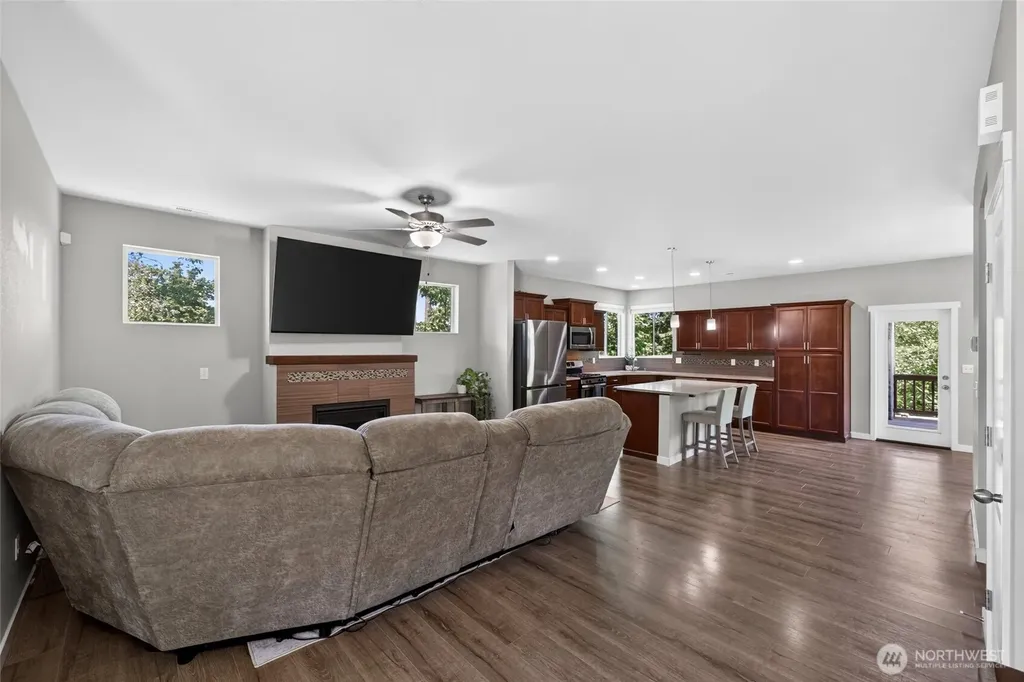 16131 76th Avenue Ct E Puyallup WA 98375