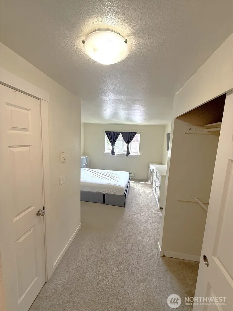 28716 18th Avenue S Federal Way WA 98003