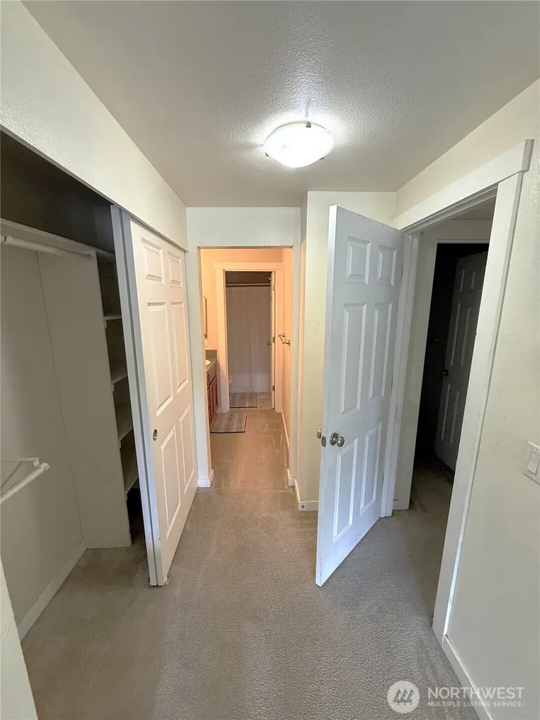 28716 18th Avenue S Federal Way WA 98003