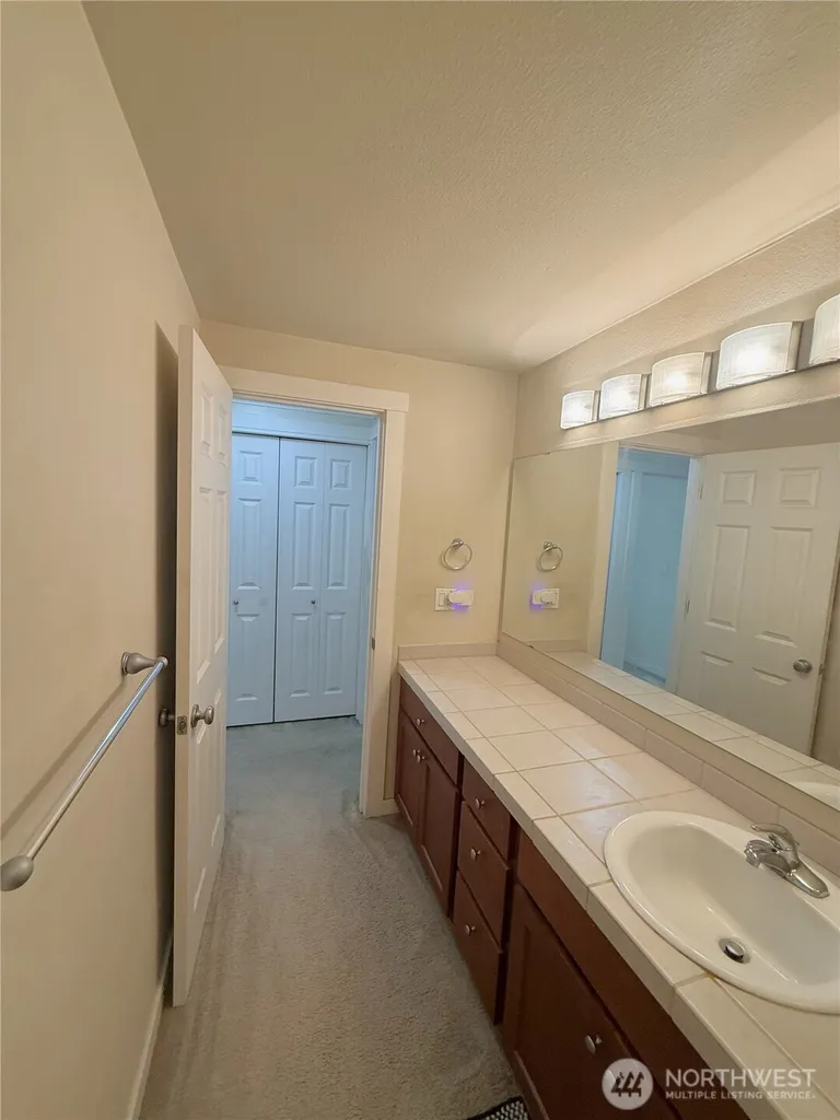28716 18th Avenue S Federal Way WA 98003