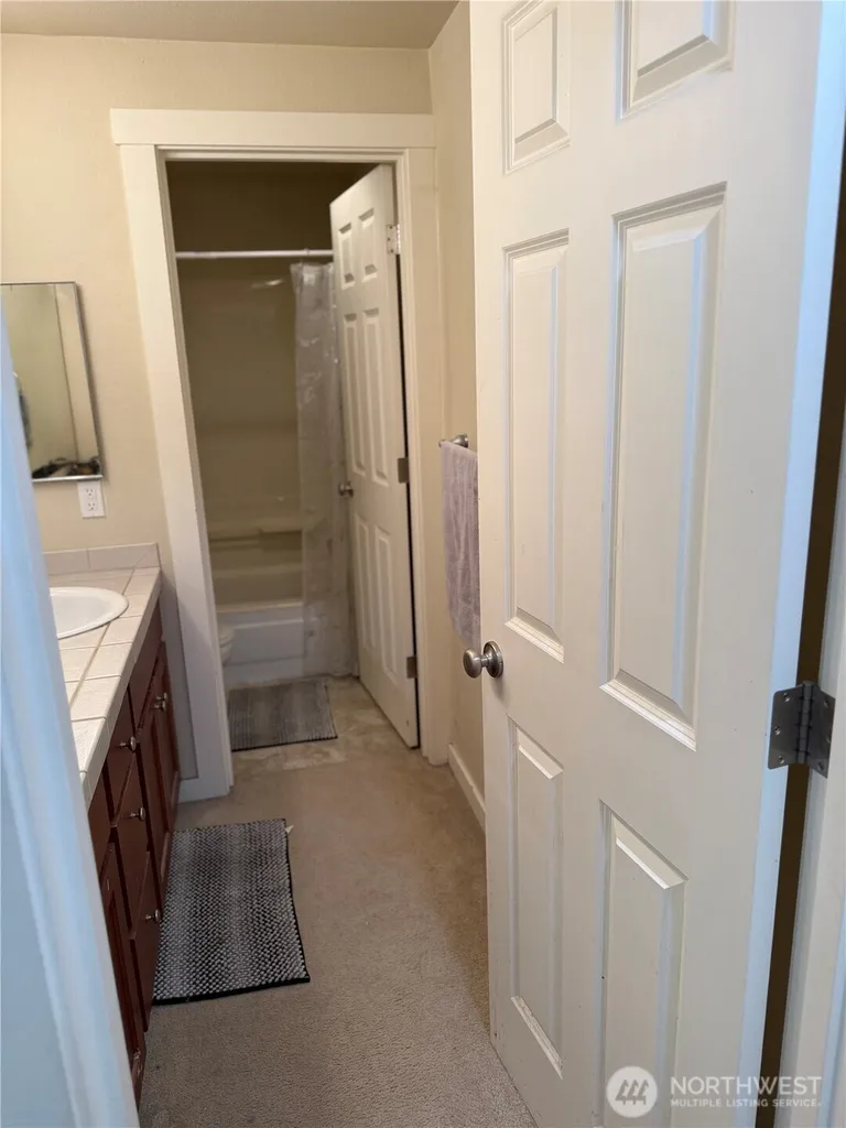 28716 18th Avenue S Federal Way WA 98003