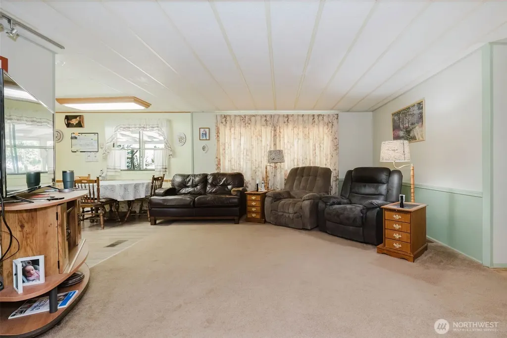 11435 Ogle Road NE Poulsbo WA 98370