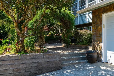 1127 204th Place SE Bothell WA 98012