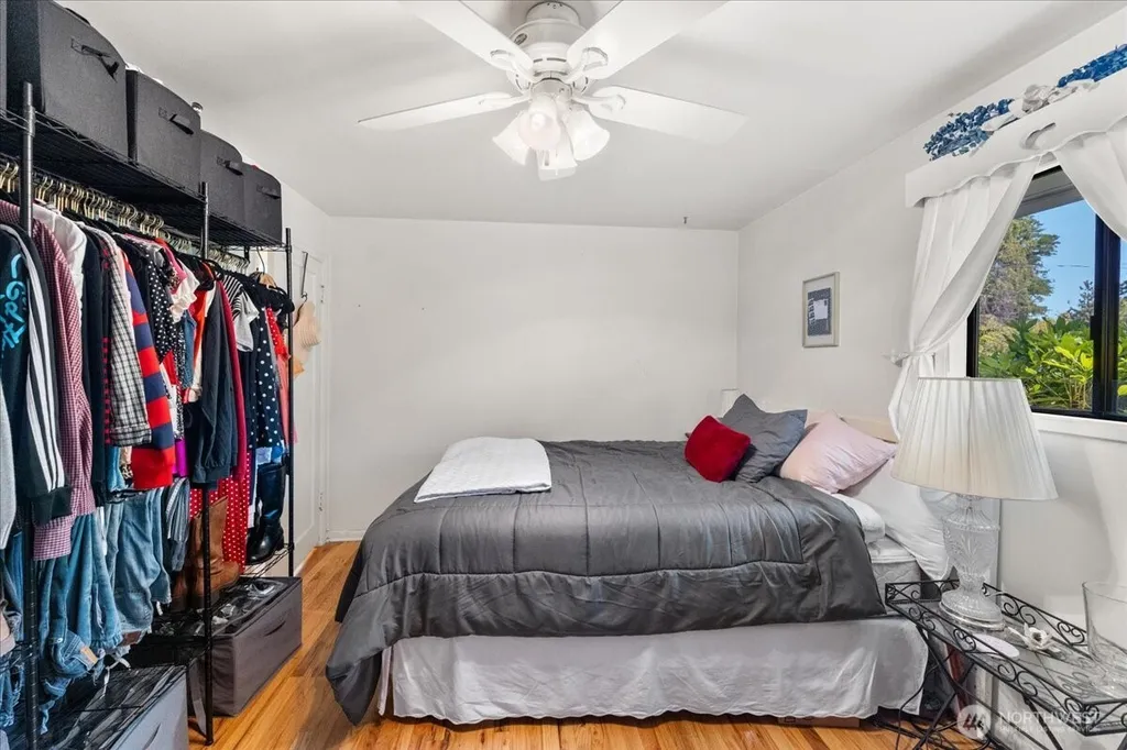 859 SW 132nd Street Burien WA 98146