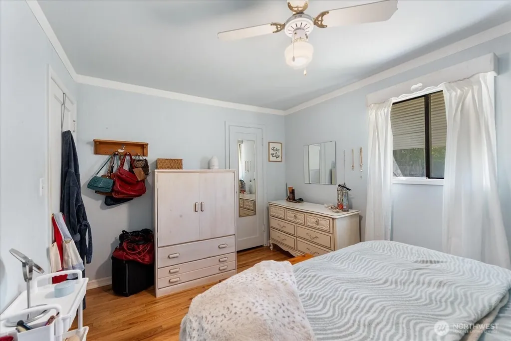 859 SW 132nd Street Burien WA 98146