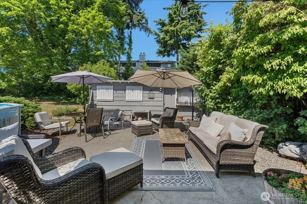 859 SW 132nd Street Burien WA 98146