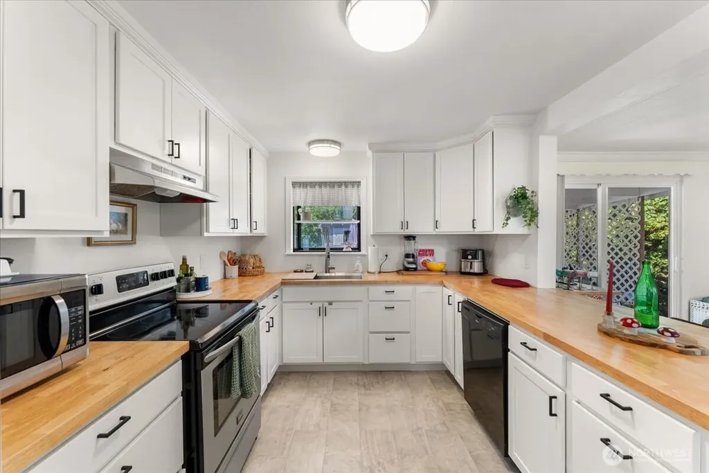 859 SW 132nd Street Burien WA 98146