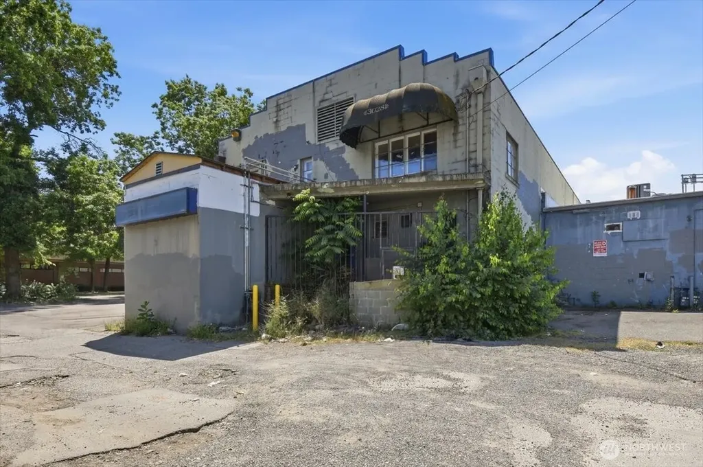 10310 Aurora Avenue N Seattle WA 98133