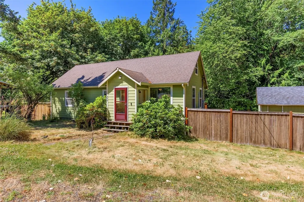 932 Retsil Road Port Orchard WA 98366