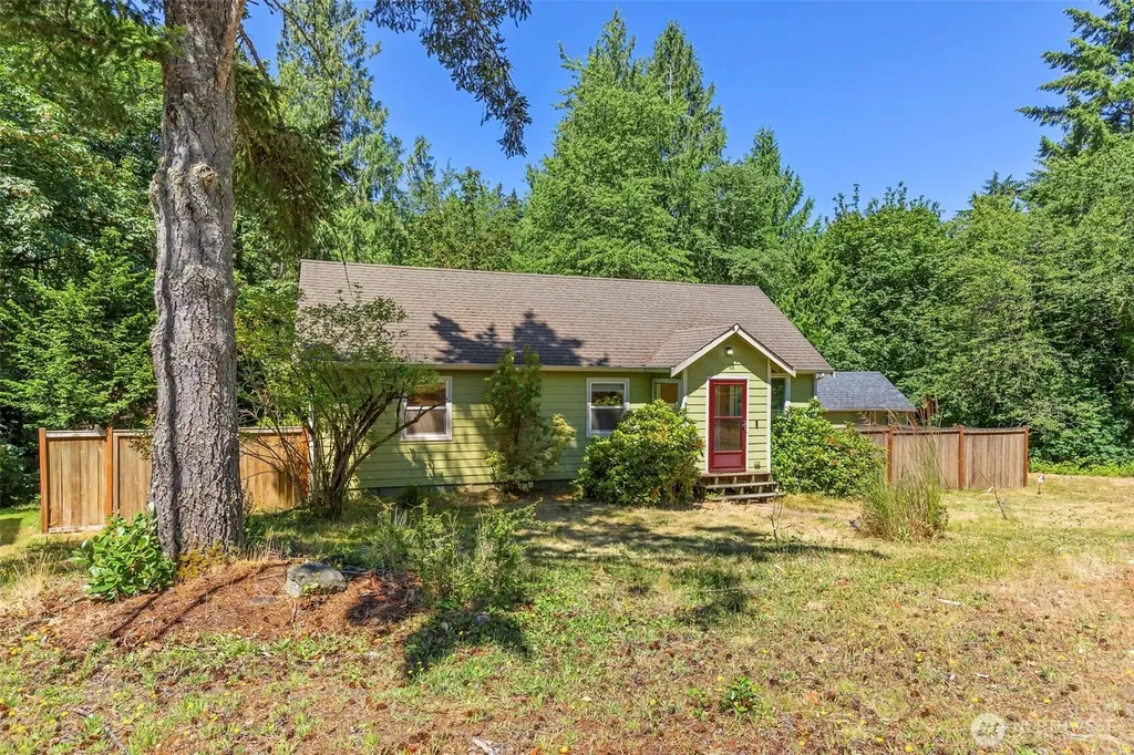 932 Retsil Road Port Orchard WA 98366