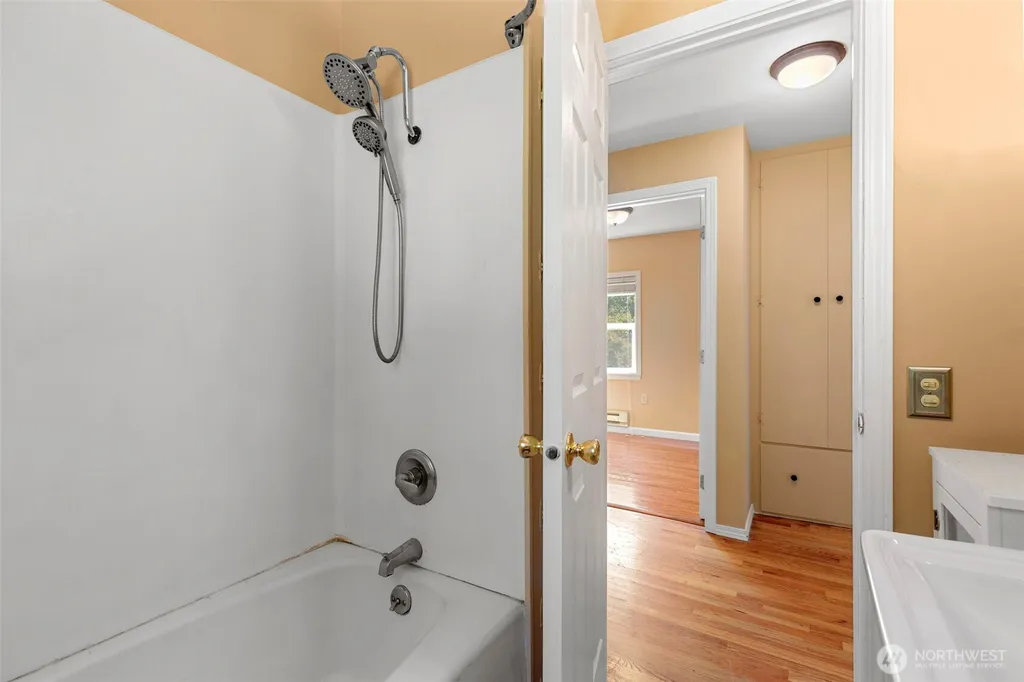 932 Retsil Road Port Orchard WA 98366