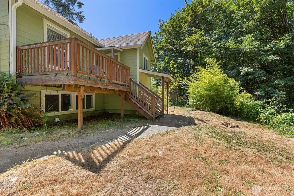 932 Retsil Road Port Orchard WA 98366