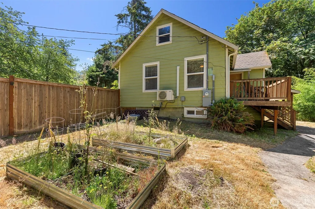 932 Retsil Road Port Orchard WA 98366