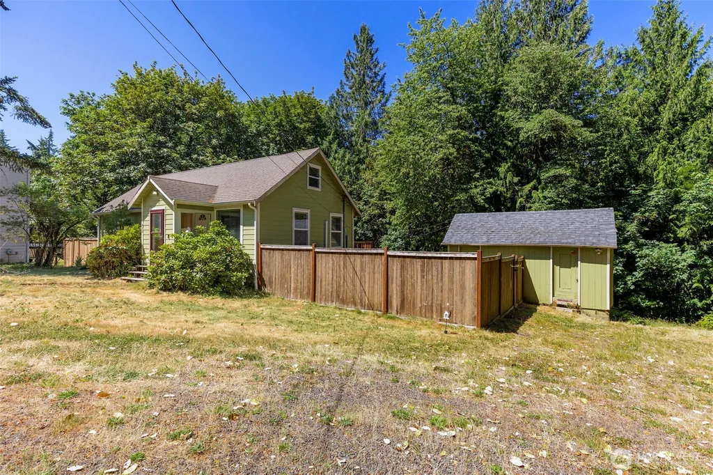 932 Retsil Road Port Orchard WA 98366