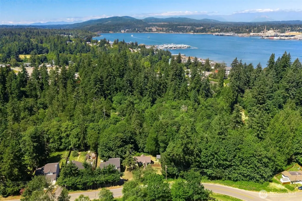 932 Retsil Road Port Orchard WA 98366