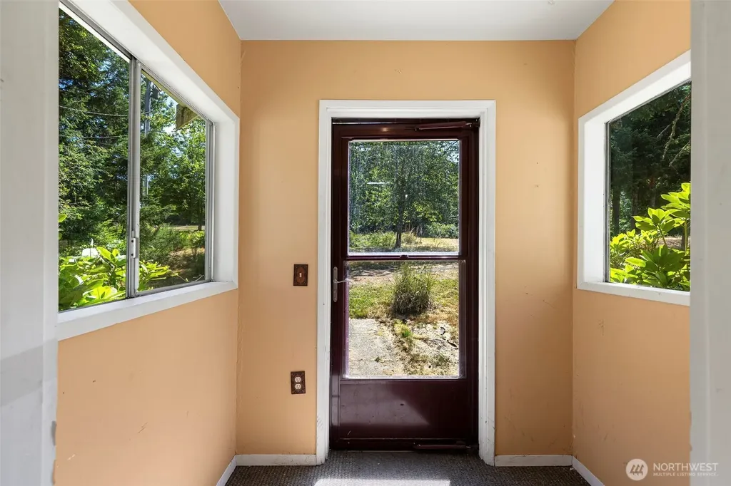 932 Retsil Road Port Orchard WA 98366