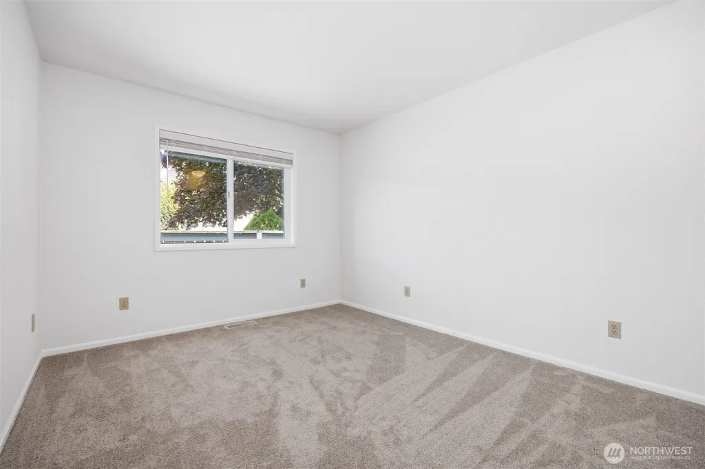 126 E Grover Street Lynden WA 98264