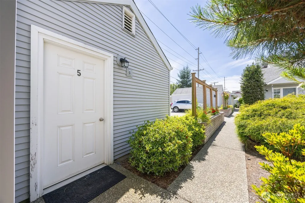 126 E Grover Street Lynden WA 98264