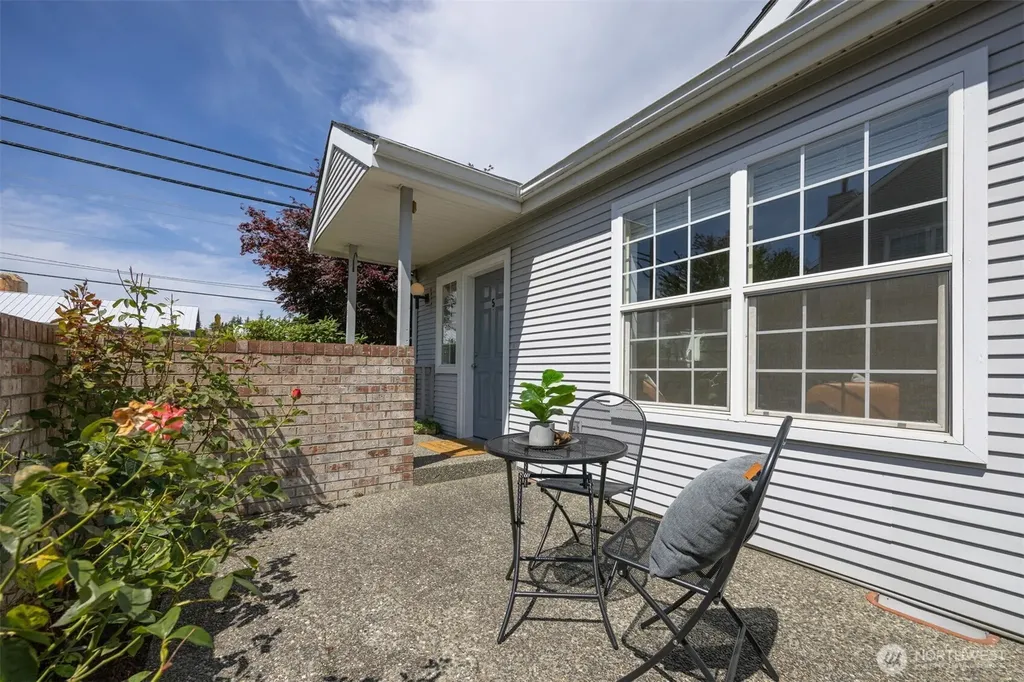 126 E Grover Street Lynden WA 98264