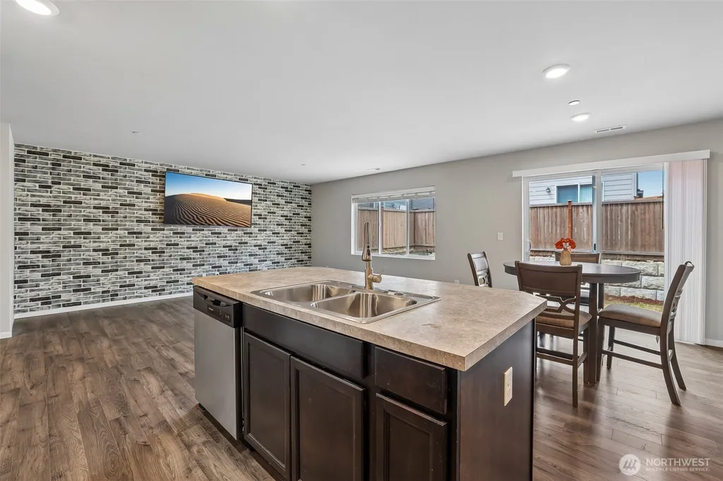 18784 108th Avenue E Puyallup WA 98374