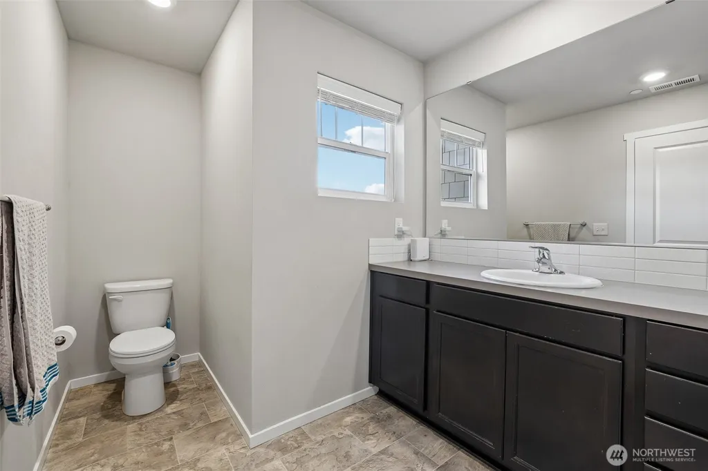 18784 108th Avenue E Puyallup WA 98374