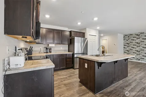 18784 108th Avenue E Puyallup WA 98374