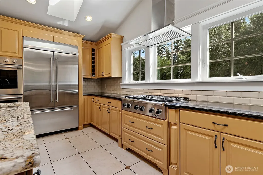 25327 NE 67th Place Redmond WA 98053