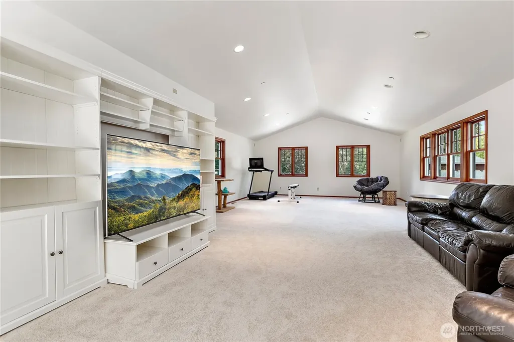 25327 NE 67th Place Redmond WA 98053