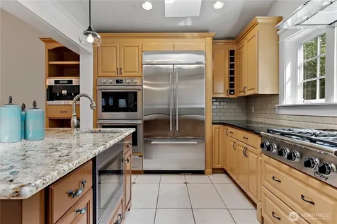 25327 NE 67th Place Redmond WA 98053