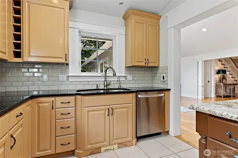 25327 NE 67th Place Redmond WA 98053