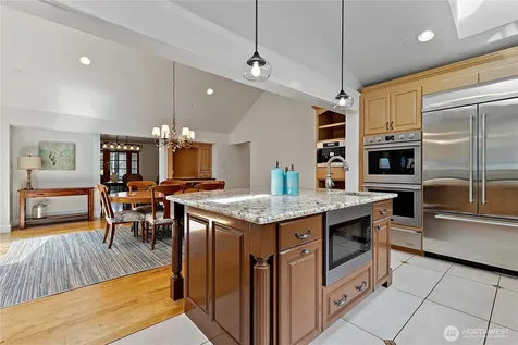 25327 NE 67th Place Redmond WA 98053