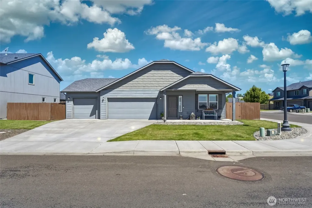 1471 SW Greeley Street College Place WA 99324