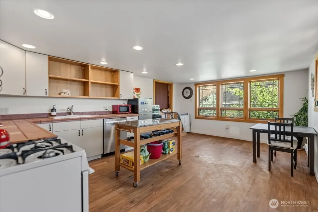 625 Twisp Winthrop Eastside Road Winthrop WA 98862