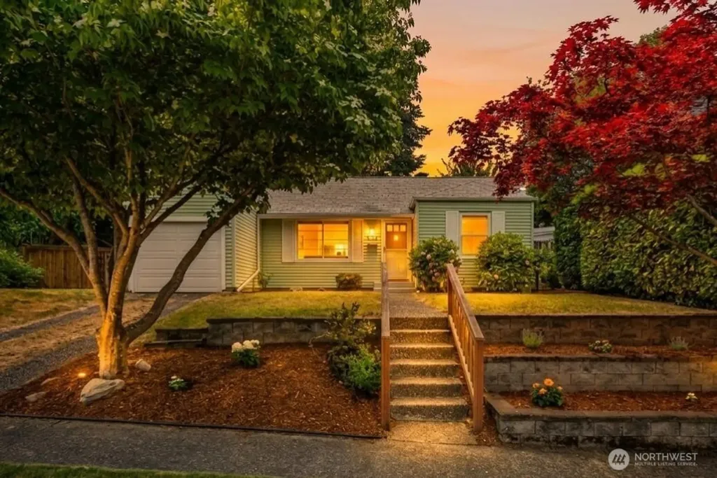 8221 23rd Avenue NE Seattle WA 98115