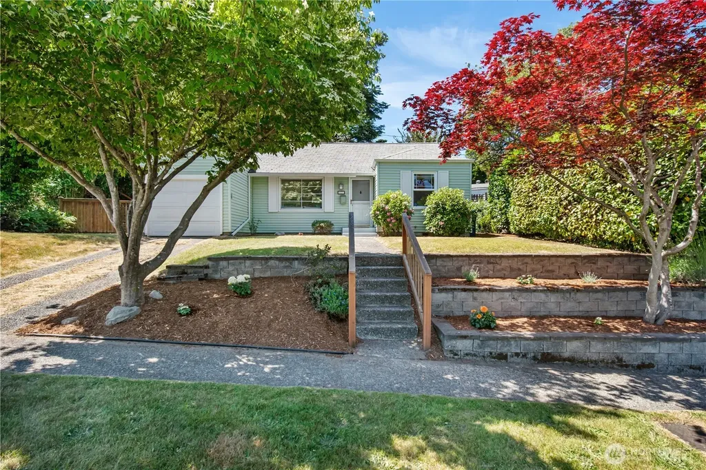 8221 23rd Avenue NE Seattle WA 98115