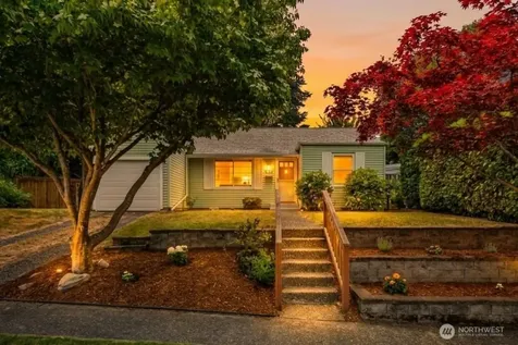 8221 23rd Avenue NE Seattle WA 98115