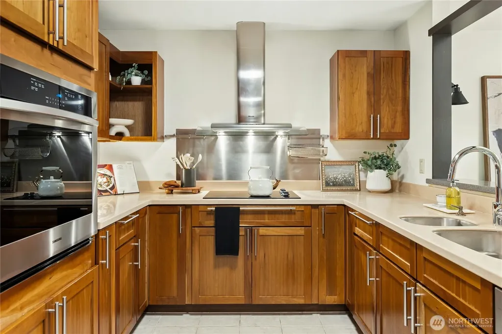1617 Summit Avenue Seattle WA 98122