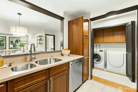 1617 Summit Avenue Seattle WA 98122