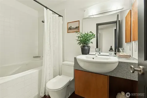 1617 Summit Avenue Seattle WA 98122