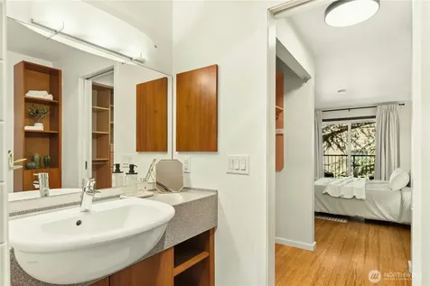 1617 Summit Avenue Seattle WA 98122