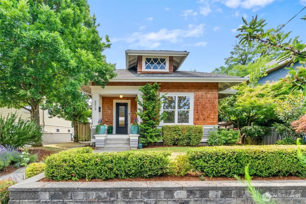 2217 4th Avenue N Seattle WA 98109