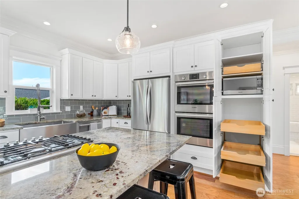 2217 4th Avenue N Seattle WA 98109