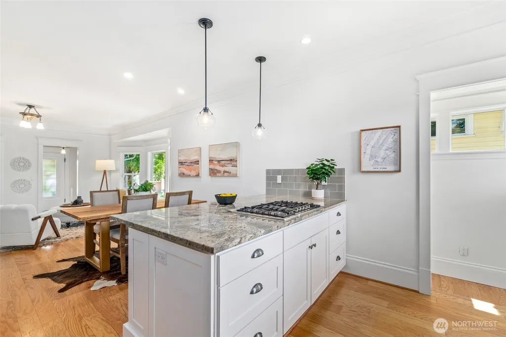 2217 4th Avenue N Seattle WA 98109